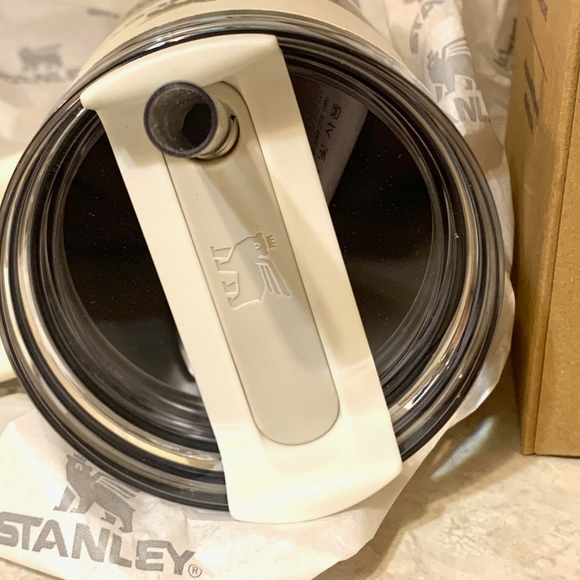 STANLEY YEAR OF THE DRAGON Lunar New Year Flowstate Quencher tumbler 30oz CREAM - Picture 6 of 7